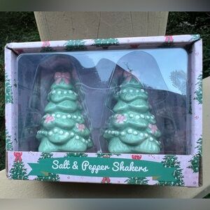 Pink Bow Christmas Tree Salt & Pepper Set